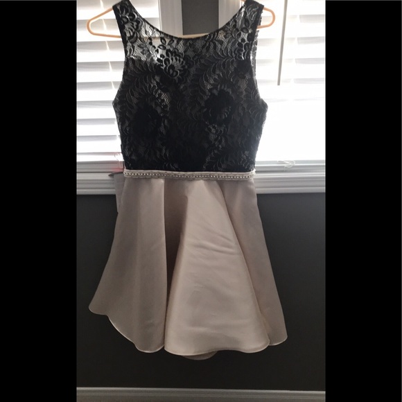 JJ’s Dress. Size 6. - Picture 1 of 4